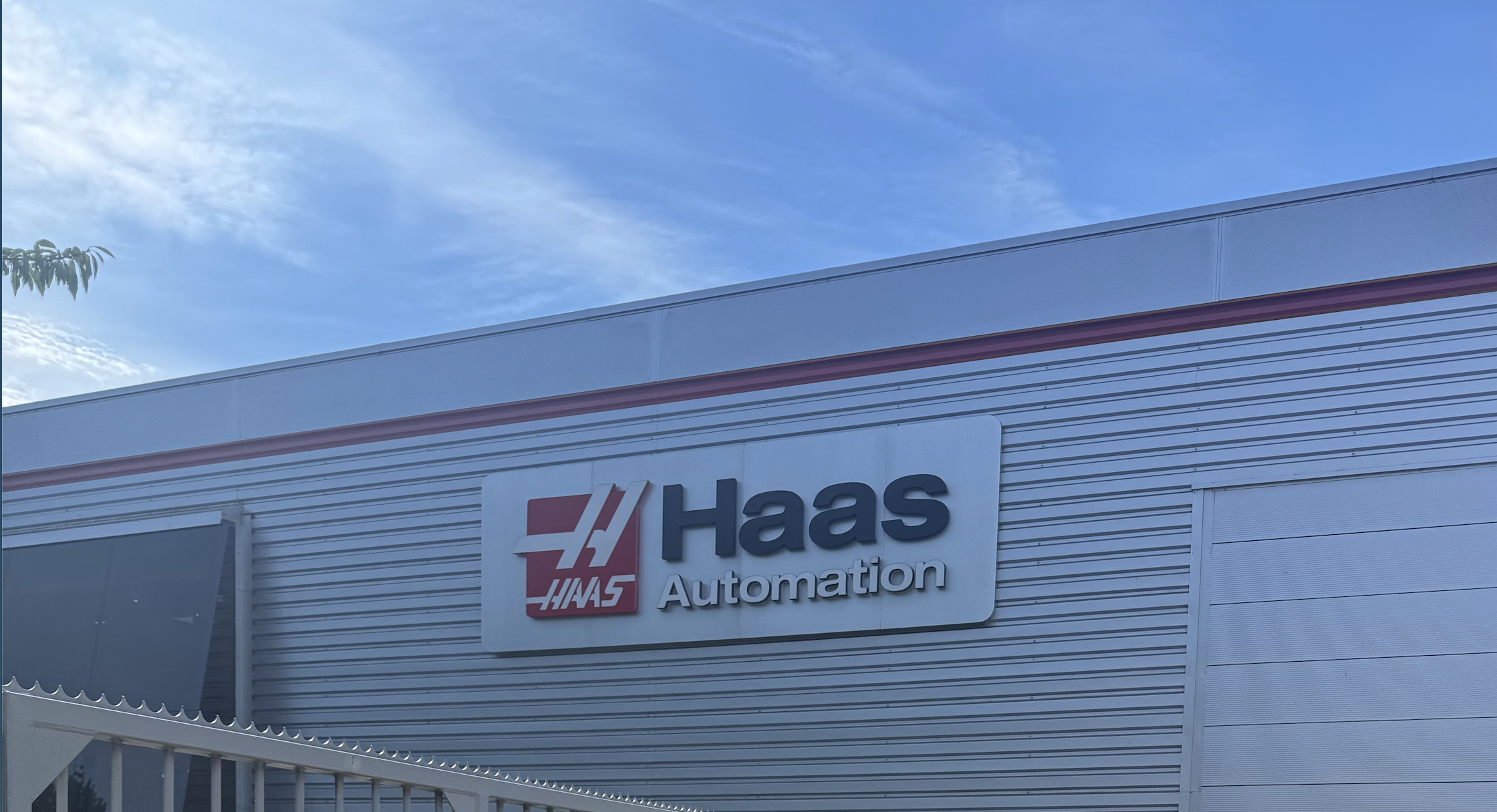 TGR Haas F1 Team UKファクトリーでの外観